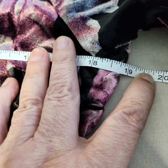 Willow & Clay Black and Pink Rose Long Sleeve Blouse Size Small - Picture 8 of 10